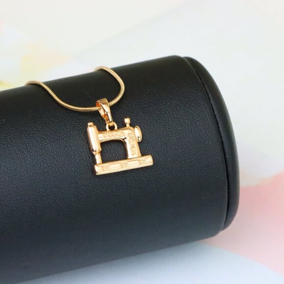 "Vintage Sewing Machine Rose Gold Pendant for Craft Lovers, XPPT1384 - Picture 6 of 13